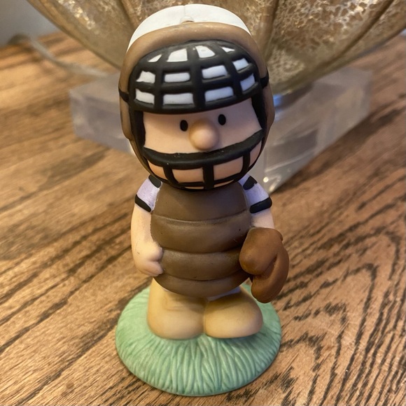 Westland 8342 Giftware Peanuts Figurine Schroder Playing Bassball - Picture 1 of 6